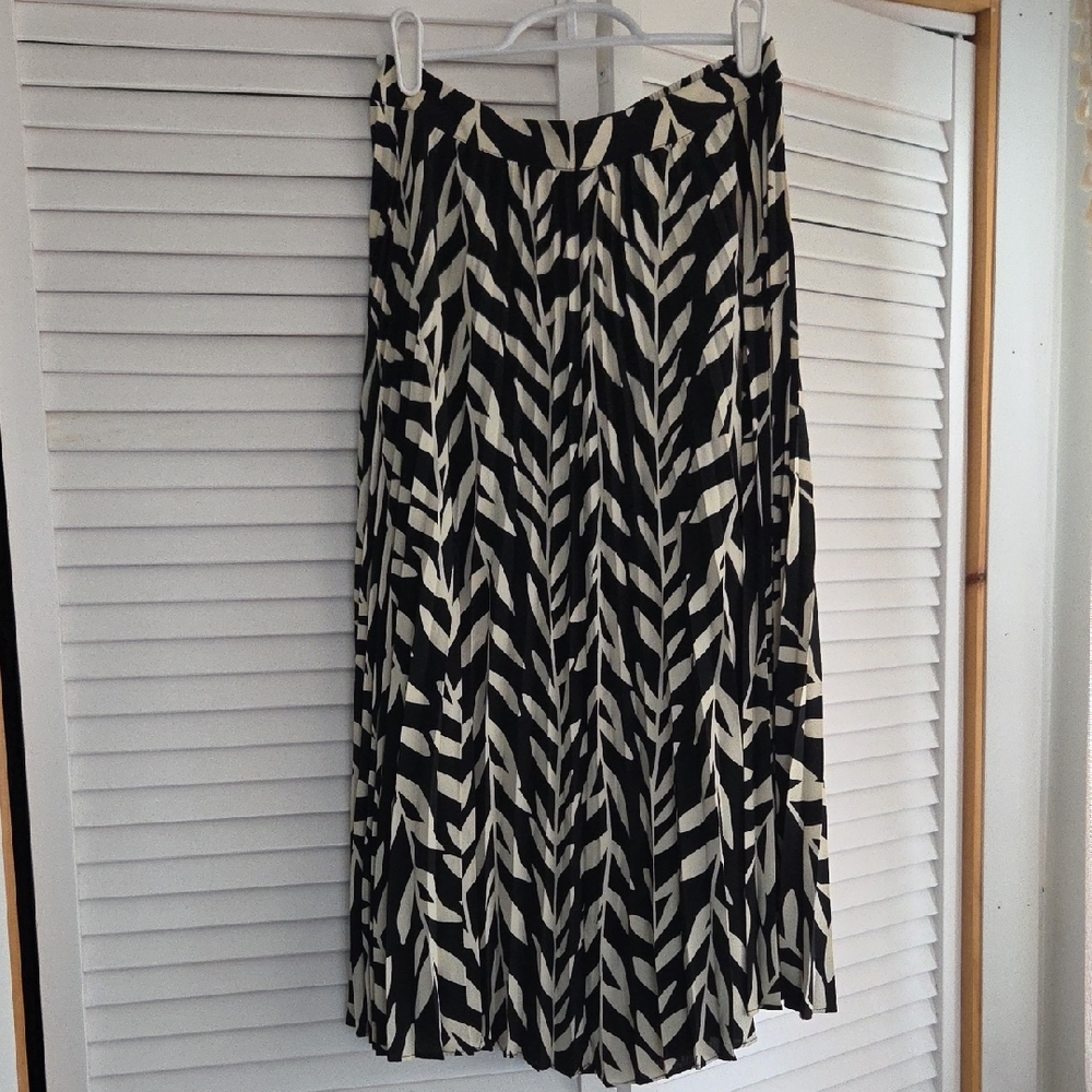 Skies Are Blue Black and Cream A-Line Skirt